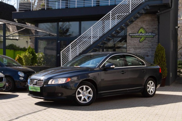 Volvo S80 2.4 D [D5] R-Design Black Stone +Whit...